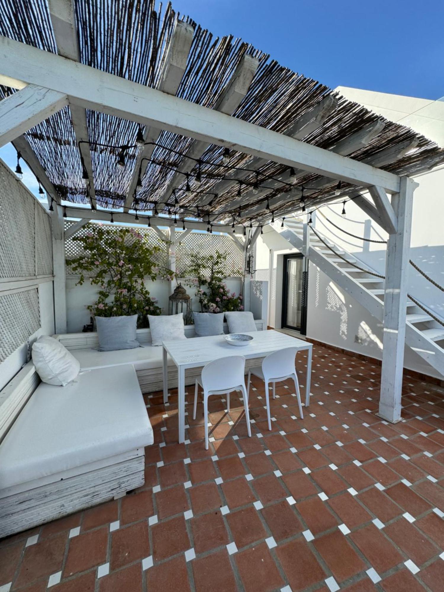 The House Roof Apartment
