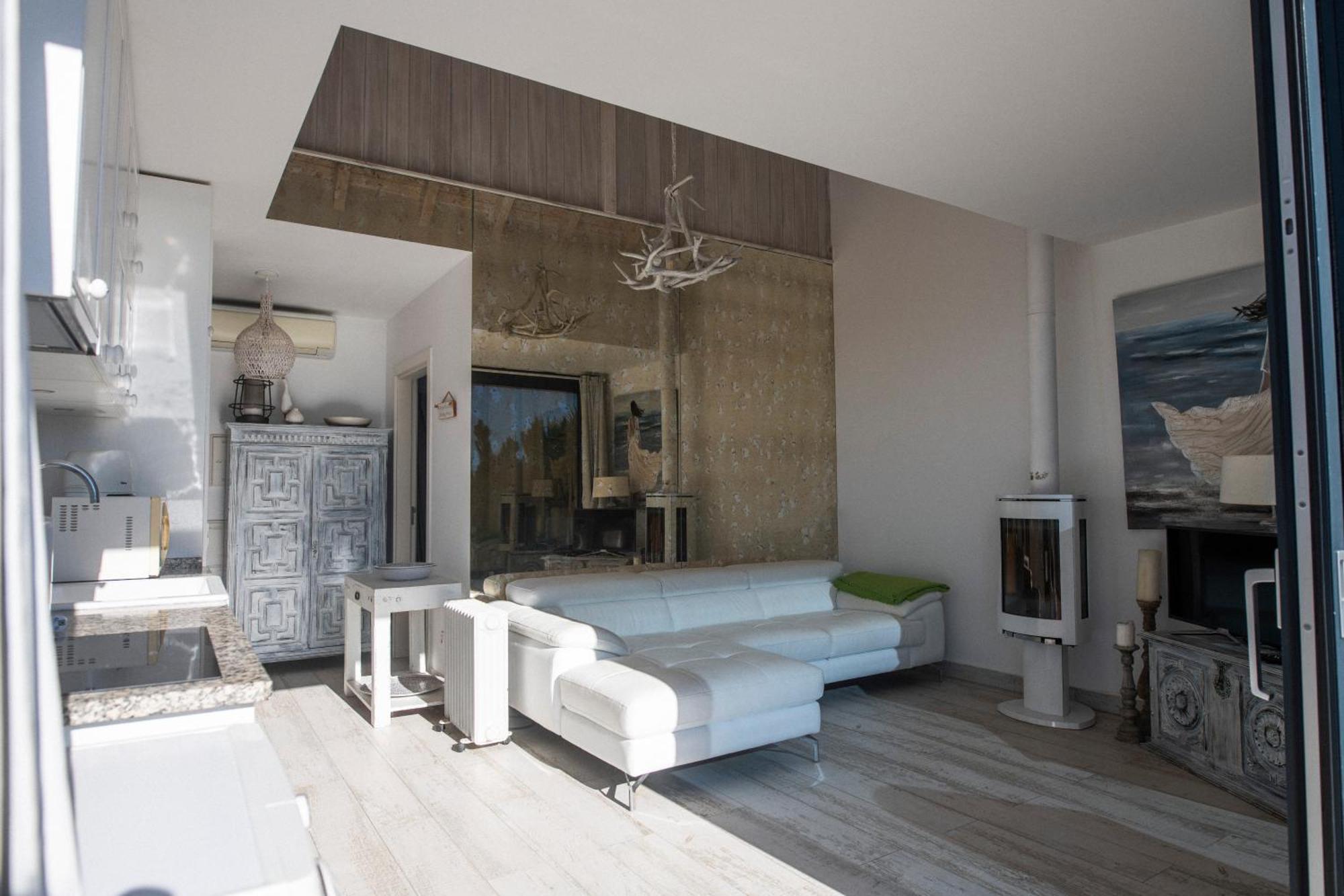 The House Roof Apartment *