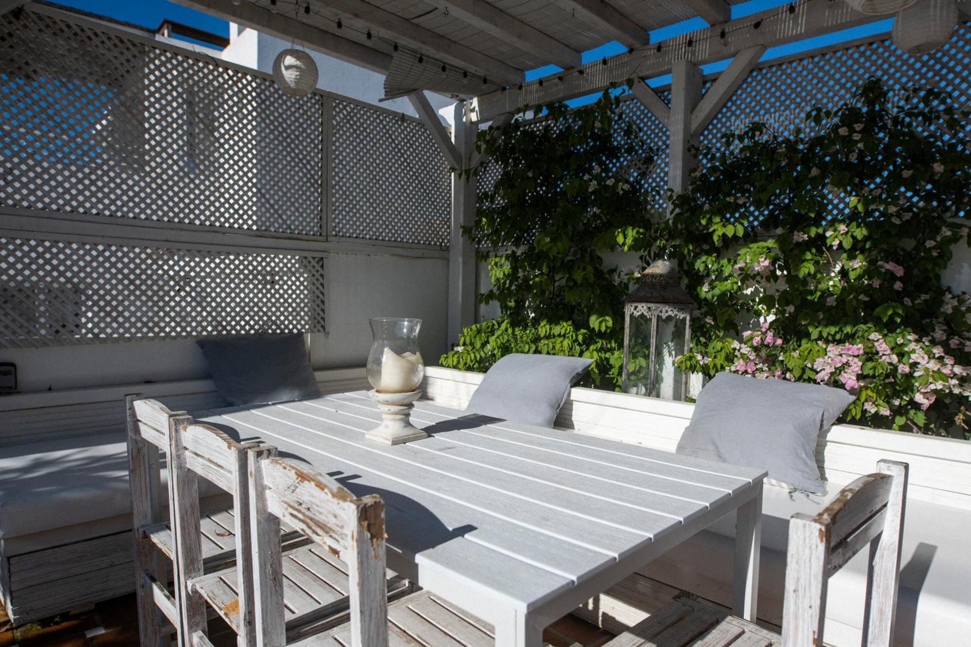 The House Roof Apartment *